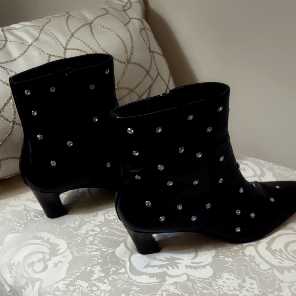 Gianni Bini Chic Leather Booties with rhinestones in black Size (9)